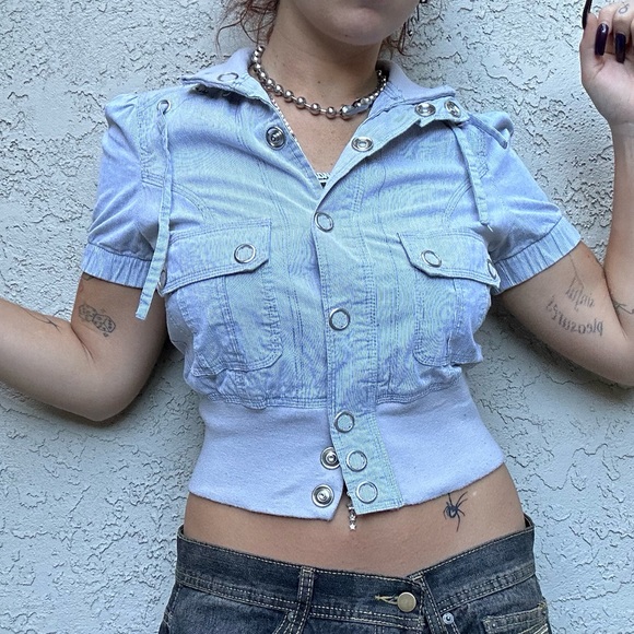 Y2K Button Up Top - Picture 10 of 10